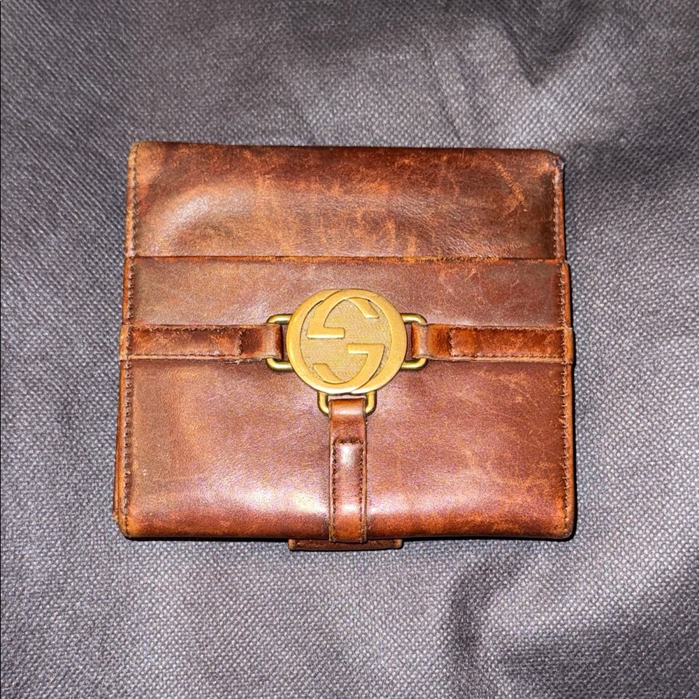 Vintage Gucci Brown Leather Wallet with Gold Accent